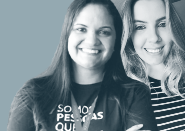 Andressa Velasquez e Bruna Wiltgen aparecem lado a lado e sorrindo nesta foto.